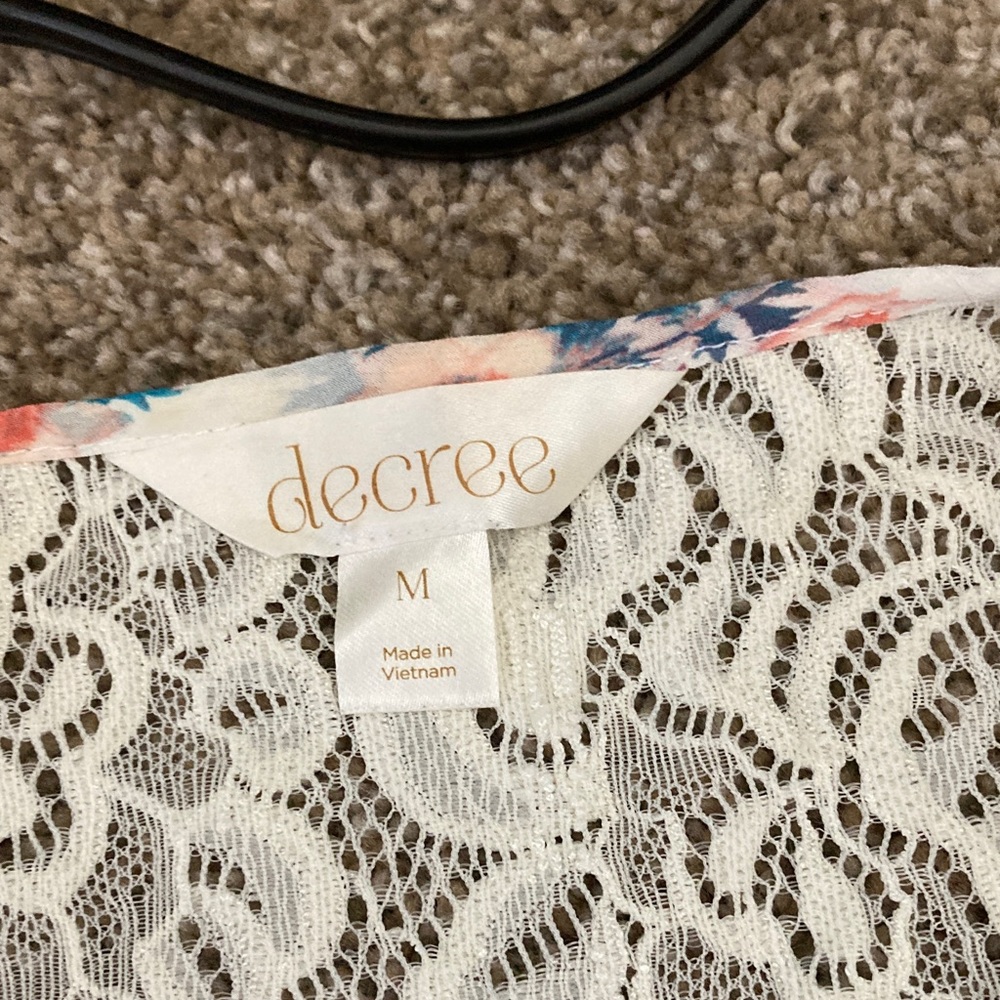 Decree White and Blue Floral Lace Blouse - Picture 2 of 3